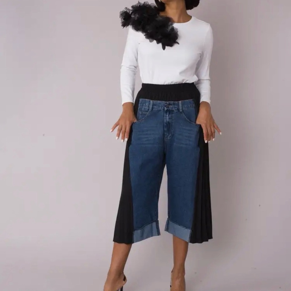 Two-Tone Ankle Culotte Jeans in Blue and Black